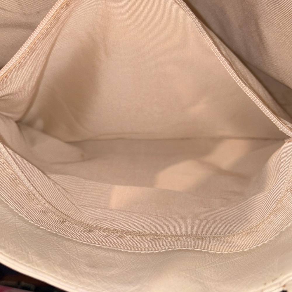 Chanel leather White Women's Tote Bag - Picture 6 of 16
